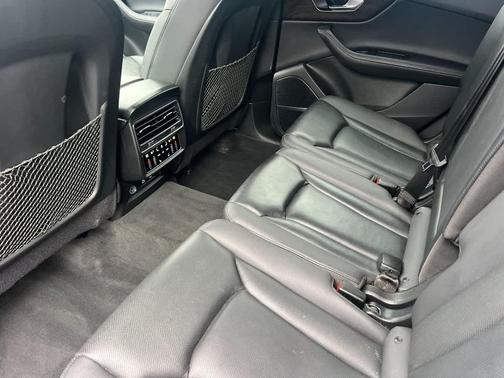 2023 Audi Q7 45 Premium Plus