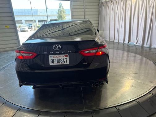 Midnight Black Metallic 2018 Toyota Camry SE