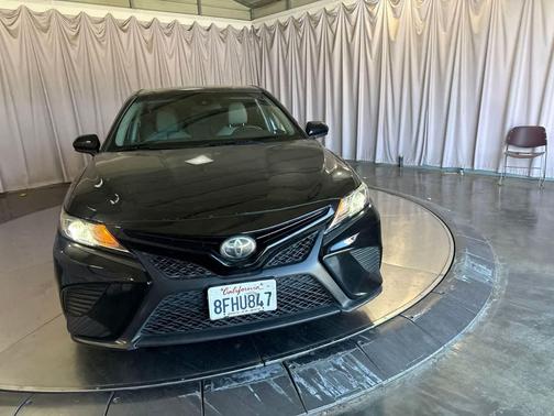 Midnight Black Metallic 2018 Toyota Camry SE