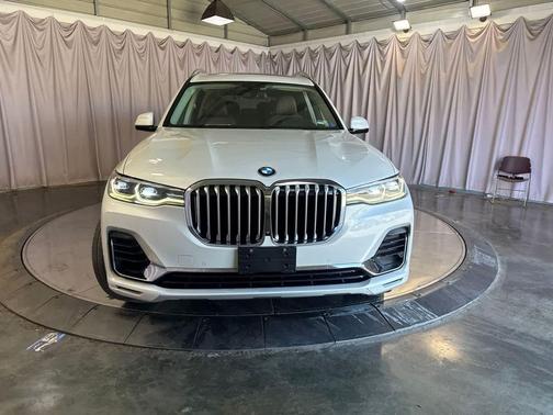 Mineral White Metallic 2020 BMW X7 xDrive40i