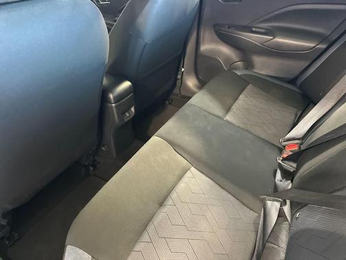 Gun Metallic 2024 Nissan Versa 1.6 SV