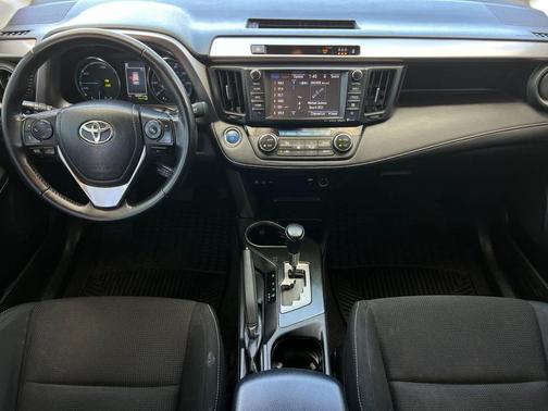2017 Toyota RAV4 Hybrid XLE