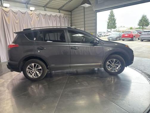 2017 Toyota RAV4 Hybrid XLE