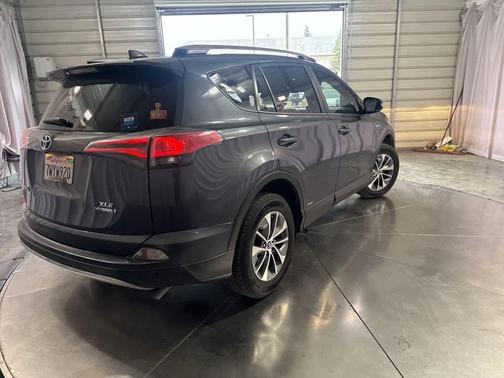 2017 Toyota RAV4 Hybrid XLE
