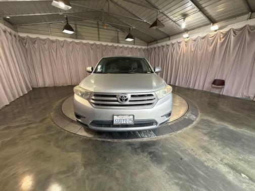 Classic Silver Metallic 2012 Toyota Highlander Base