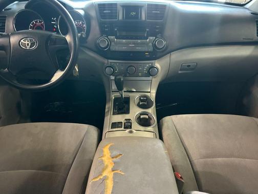 Classic Silver Metallic 2012 Toyota Highlander Base