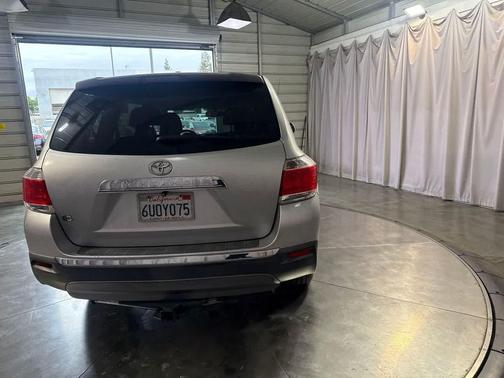 Classic Silver Metallic 2012 Toyota Highlander Base