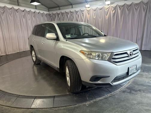 Classic Silver Metallic 2012 Toyota Highlander Base