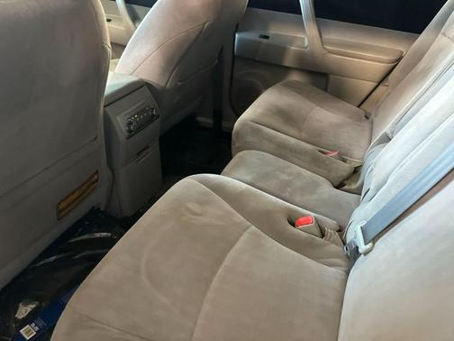 Classic Silver Metallic 2012 Toyota Highlander Base