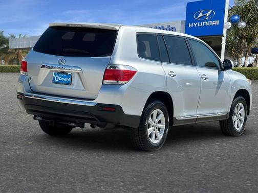 Classic Silver Metallic 2012 Toyota Highlander Base