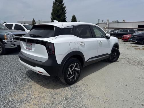 Fresh Powder 2025 Nissan Kicks SV