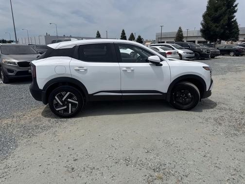 Fresh Powder 2025 Nissan Kicks SV