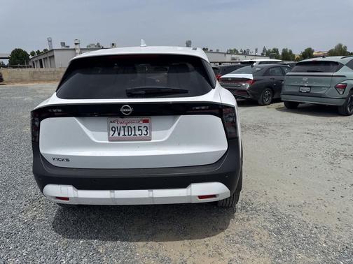 Fresh Powder 2025 Nissan Kicks SV