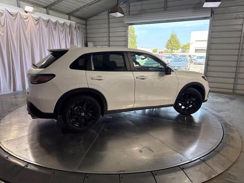 Platinum White Pearl 2025 Honda HR-V Sport