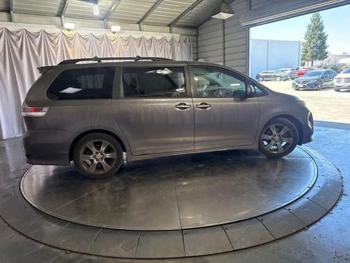 Predawn Gray Mica 2016 Toyota Sienna SE Premium