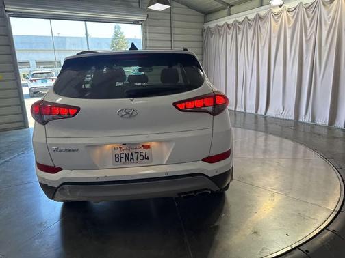 Dazzling White 2018 Hyundai TUCSON Value