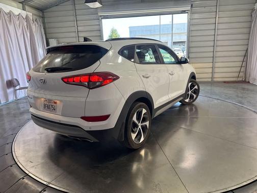 Dazzling White 2018 Hyundai TUCSON Value