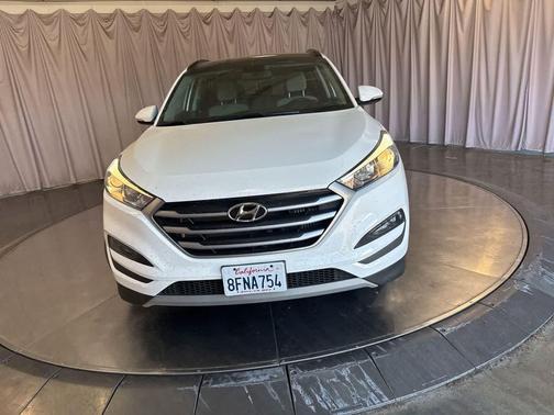 Dazzling White 2018 Hyundai TUCSON Value