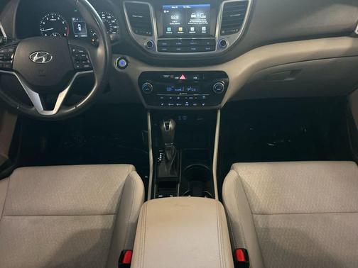 Dazzling White 2018 Hyundai TUCSON Value