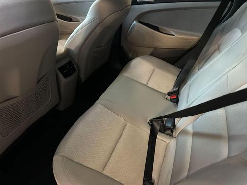 Dazzling White 2018 Hyundai TUCSON Value