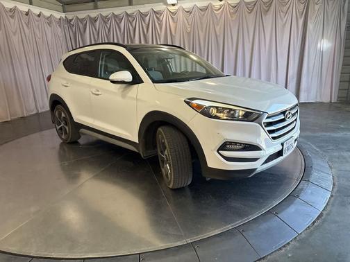 Dazzling White 2018 Hyundai TUCSON Value
