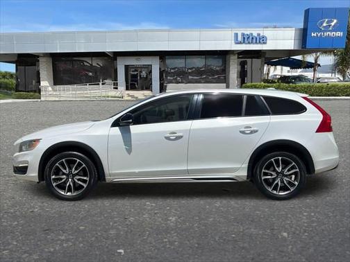 2015 Volvo V60 Cross Country T5 Platinum