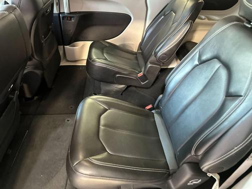 Silver Mist Clearcoat 2024 Chrysler Pacifica Touring L