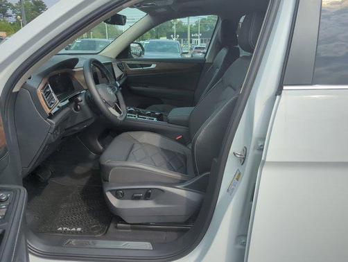 2025 Volkswagen Atlas 2.0T SE w/Technology 4MOTION