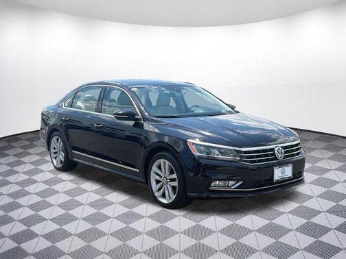 Deep Black Pearl 2017 Volkswagen Passat 1.8T SEL Premium