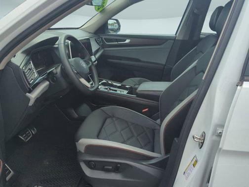 2024 Volkswagen Atlas 2.0T SE w/Technology 4MOTION