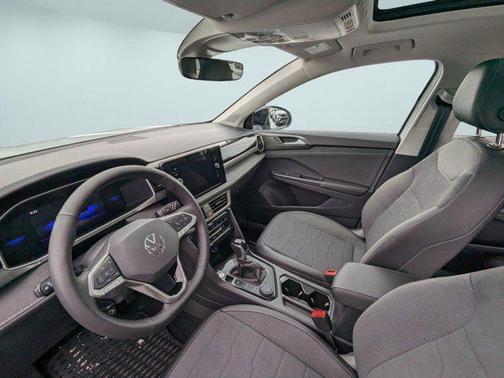 2025 Volkswagen Taos 1.5T SE Black