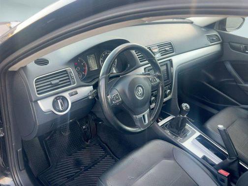 2012 Volkswagen Passat 2.5 SE