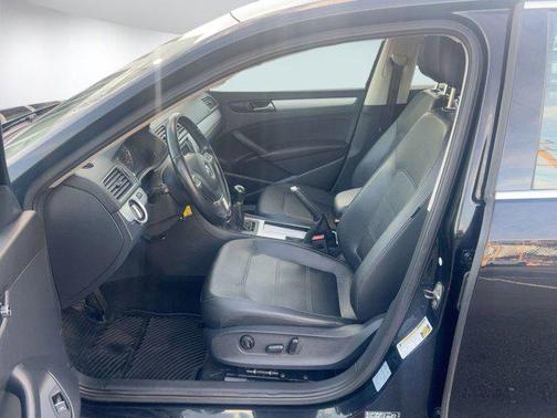2012 Volkswagen Passat 2.5 SE