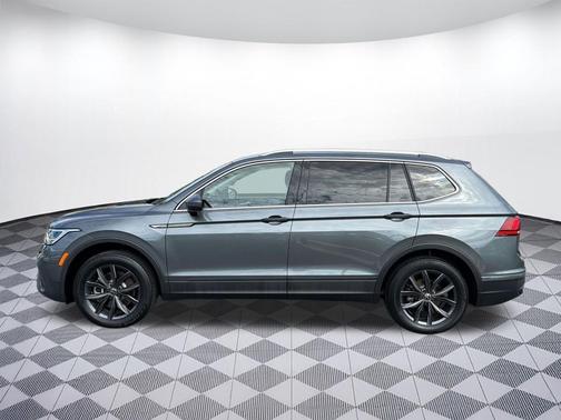 Platinum Gray Metallic 2023 Volkswagen Tiguan 2.0T SE