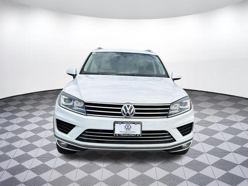 Pure White 2016 Volkswagen Touareg TDI Sport w/Technology