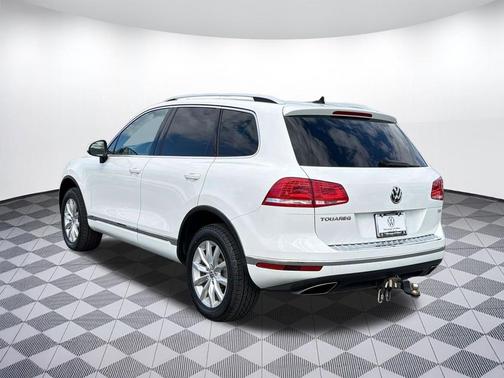 Pure White 2016 Volkswagen Touareg TDI Sport w/Technology