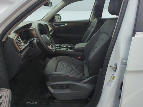 2025 Volkswagen Atlas 2.0T SE w/Technology 4MOTION