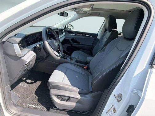 Pure White 2026 Volkswagen Tiguan 2.0T SE 4MOTION