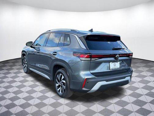 Platinum Gray Metallic exterio 2026 Volkswagen Tiguan 2.0T S