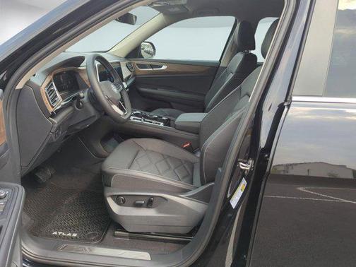 2025 Volkswagen Atlas 2.0T SE w/Technology 4MOTION