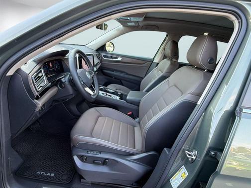 avocado green pearl 2026 Volkswagen Atlas 2.0T SEL