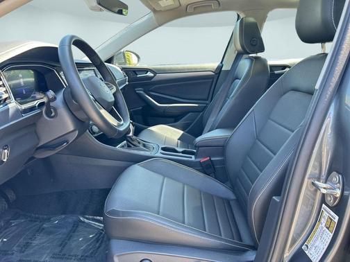 Platinum Gray Metallic 2024 Volkswagen Jetta 1.5T SE