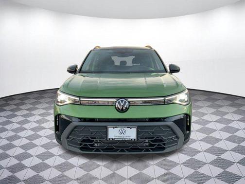 2026 Volkswagen Taos SE Black