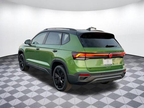 2026 Volkswagen Taos SE Black