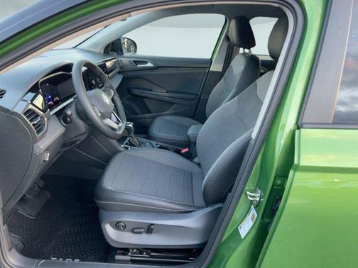 2026 Volkswagen Taos SE Black