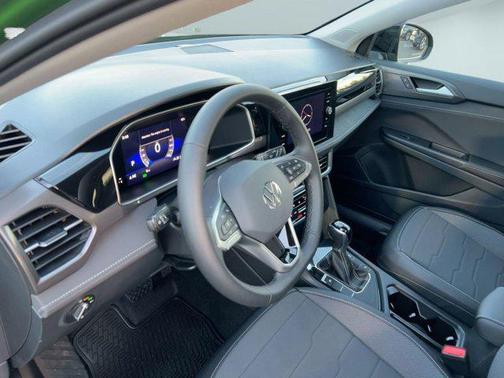 2026 Volkswagen Taos SE Black