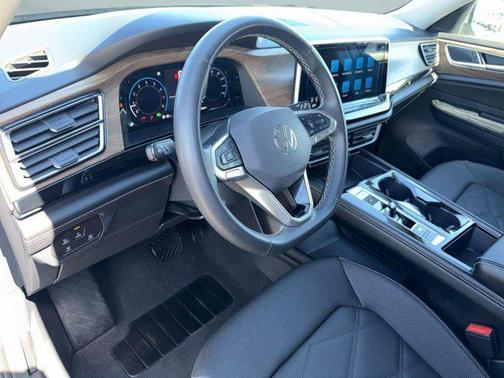 2024 Volkswagen Atlas 2.0T SE w/Technology 4MOTION