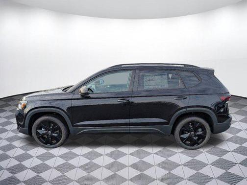 2025 Volkswagen Taos 1.5T SE Black