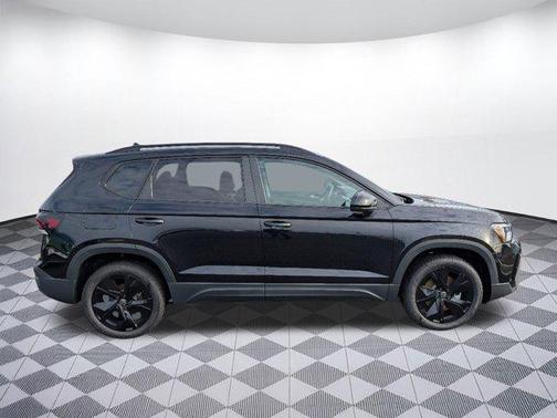 2025 Volkswagen Taos 1.5T SE Black