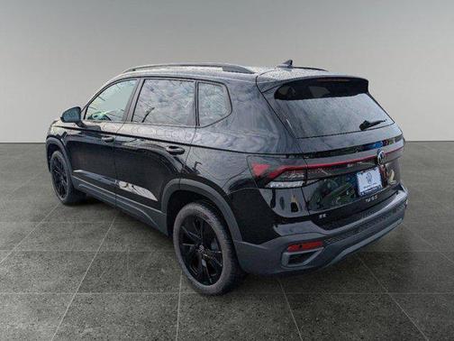 2025 Volkswagen Taos 1.5T SE Black